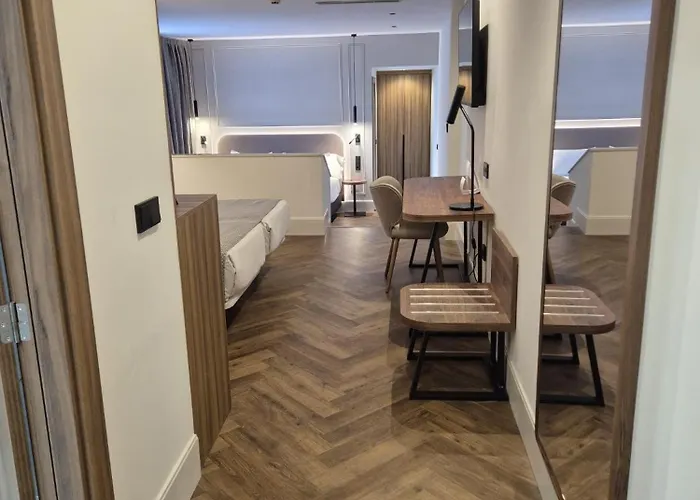 Отель Silken Rona Dalba